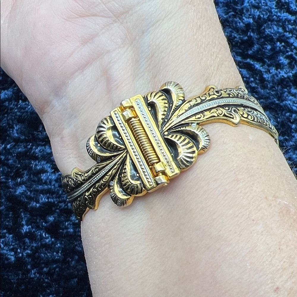 VINTAGE Damascene Crossover Clamper Bracelet • Black & Gold Tone • Ornate Scroll - Picture 3 of 7